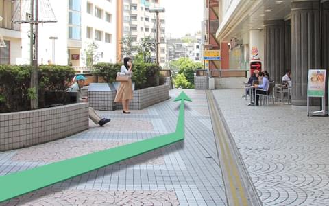 「LABI AV・デジタル館」の前(スターバックス前→バーガーキング前)を直進します。